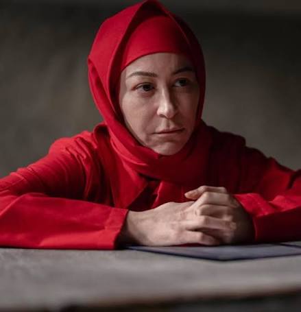 قصة حقيقية عن حياة ممرضة.. منة شلبي تروج لمسلسلها الجديد عنبر الموت